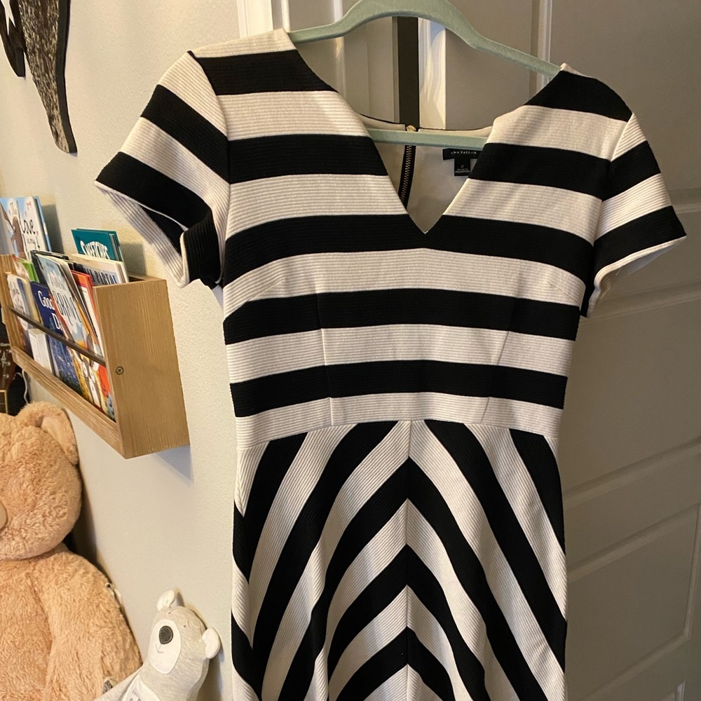 Ann Taylor back & white work dress